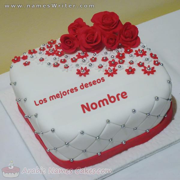 Tarta de almohada con rosas rojas y las más bonitas felicitaciones