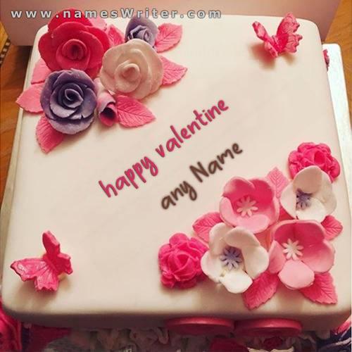 Weißer Kuchen, dekoriert mit rosa Rosen und Schmetterlingen